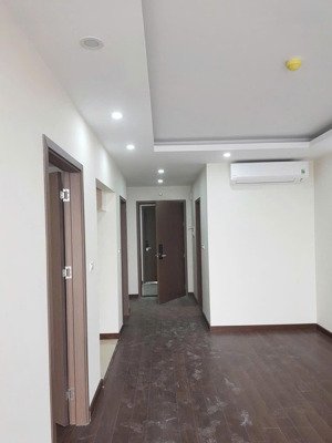 cần bán nhanh căn cc 3pn, 2wc tại 17t1 trung hòa nhân chính, 10,5 tỷ, 151m2 không nội thất