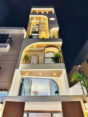 vợ chồng già bán căn nhà đường trần tuấn khải - quận 5. giá 4tỷ/67,2m2 thuê 26tr. gần chợ hòa bình