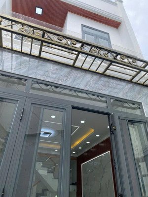 nhà đẹp q12 - rộng rãi - full nội thất - nhỉnh 3 tỷ