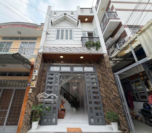 hơn 5 tỷ - nhà đẹp ở liền - xe hơi đỗ cửa - 55m2 - tặng full nội thất