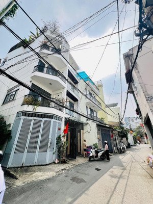 nhà mới 4 lầu hxh 6m quang trung nở hậu 200m sàn