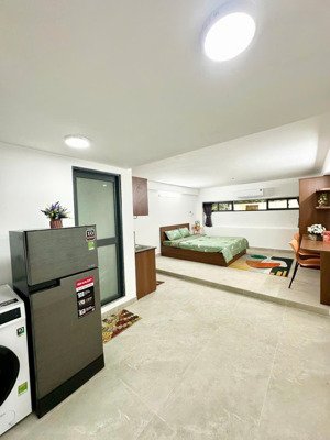 căn hộ studio máy giặt riêng cửa sổ lớn full nội thất 40m2 ngay công viên lê thi riên quận 10