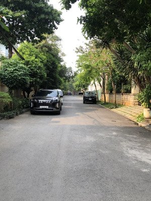 giảm 9 tỷ bán biệt thự gấp xuân thủy, p. thảo điền, q. 2, dt: 10x22m, 1h, 4 tầng. giá: 76 tỷ tl