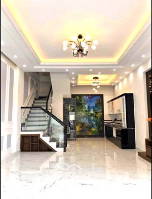 nhà đẹp long lanh, sân xe hơi, ngay lê văn việt, gần đại học sư phạm, 3 tầng btct, nhỉnh 9 tỷ