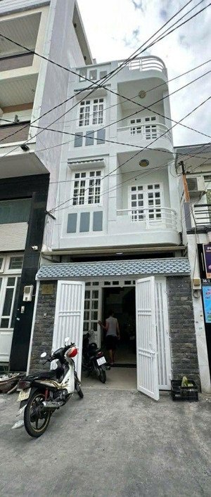 hẻm 6m 4 tầng có sân thượng trước và sau 4pn-5wc nguyễn quý anh - nguyễn cữu đàm