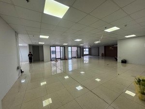 cho thuê toà nhà lê đức thọ - quận nam từ liêm. dt 160m, 7 tầng, mặt tiền 7m. giá 180 triệu