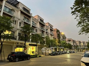 bán lô liền kề view phố đi bộ 75m2, 5tầng, full đồ cao cấp, kđt the manor central park. giá 33 tỷ