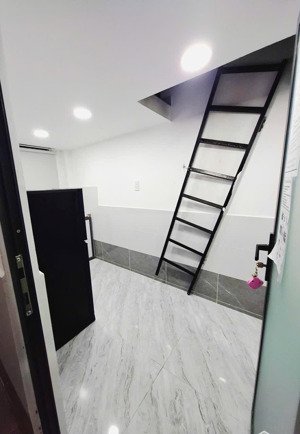 chính chủ cho thuê phòng gác full nội thất gần chợ nguyễn đình chiểu , ngã tư phú nhuận