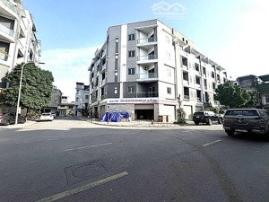 mảnh đất cực đẹp phố lý sơn,việt hưng.dt 50m2, lô góc 2 thoáng,ô tô ra vào thoải mái,nhỉnh 8 tỉ.