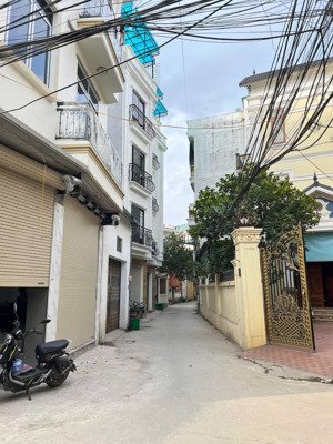 nhà đẹp 38m x 5 tầng trong cổng gleximco d lê trọng tấn ô tô thông