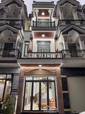 rẻ hơn hàng xóm 500tr bán gấp căn nhà hoàn công đầy đủ tăng nội thất đầy đủ tiện ích xung quanh