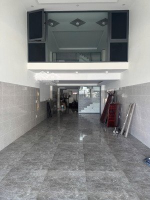 chính chủ gửi bán nhanh nhà 6 tầng 1 tum đường nguyễn hữu thọ sát vinmec ra sân bay 2 phút