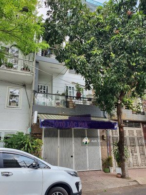 giá rẻ duy nhất ! dt: 5,2m x 21m , nhà 3 tầng , hxh 8m nhựa đường âu cơ , giá chỉ 11,9 tỷ tl