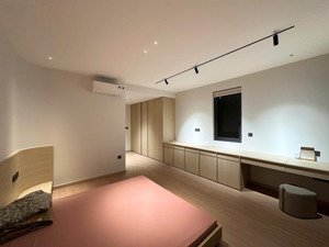 cần bán gấp căn hoàn thiện đầy đủ nội thất 5 tầng, diện tích 78m2, giá 11.3 tỉ bao phí