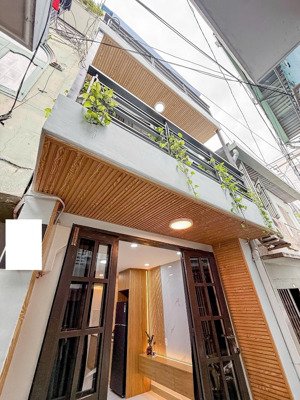 nhỉnh 5 tỷ có ngay nhà vip khu nhà giàu 391 trần hưng đạo, quận 1