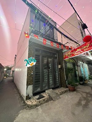 bán gấp - quan trung - chỉ 2,850 tỷ - đường thông - nhà mới đẹp - căn góc 2 mặt - dân cư thân thiện