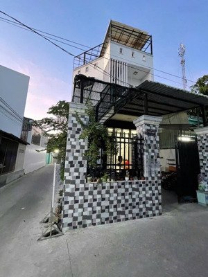 tuấn hailongreal: 4tỷ một căn duy nhất ở nguyễn văn tạo 93,5m 1 lầu ngay trung tâm gần phú mỹ hưng