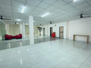 văn phòng cho thuê khu công nghiệp đức hòa , long an , dt: 1,000m2