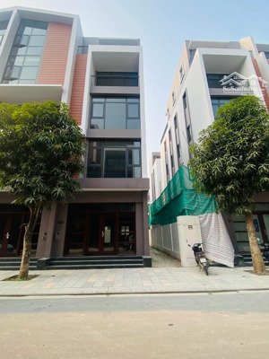 cần tiền bán gấp xẻ khe 90m vịnh thiên đường sát vincom giá chỉ 12,5 tỷ