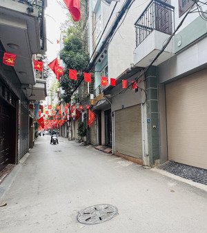 phân lô vip lạc long quân tt cầu giấy 40mx6t,mt4m giá16.8tỷ ô tô tránh,vào nhà ngõ thông tiện ích