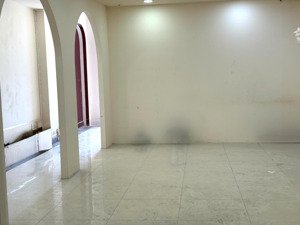 chỉ 15triệu, cho thuê mặt bằng mt tạ quang bửu q8 vừa ở vừa kinhdoanh (4x10) lối đi riêng ở lại đc