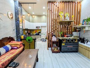 bán nhà 3 tầng _ lô góc _ 42m2_ htp, quận 7