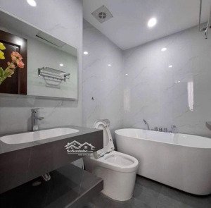 chính chủ gửi ban dt 50m2 giá hơn 6 tỷ nhà ngọc hồi ô tô đỗ của vị trí rất đẹp dân cư đông