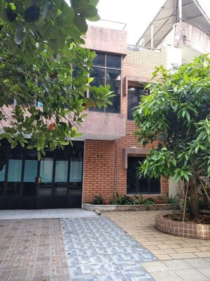 bán villa đường út tịch 600m² 3 tầng - 130 tỷ - khu đất lớn trung tâm tân bình