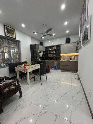 nhà đẹp ba đình_gần hồ_ngõ rộng_ở sướng_kinh doanh vp + kho_có sân làm kho & để xe siêu rộng