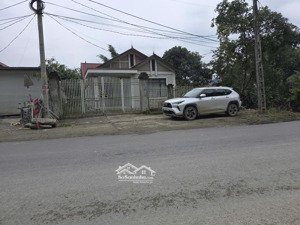 chuyển nhượng 338,6m2 có sẵn nhà 4p ngủ tại thị trấn lương sơn hoà bình bám suối và đường quốc lộ