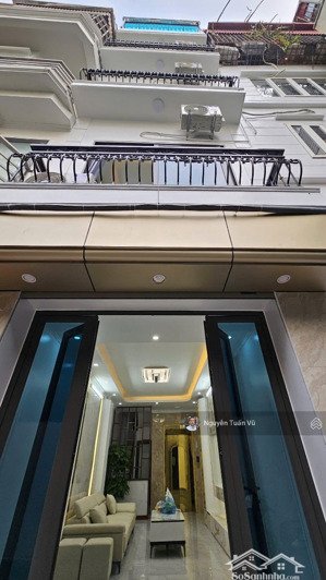 cực sốc!chỉ hơn 10 tỷ có ngay nhà 5 tầng thang máy phố hoàng văn thái, nhà mới,nội thất xịn, ở ngay