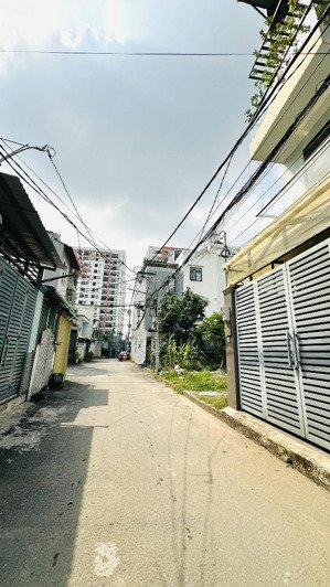 đất hẻm xe tải. linh đông. gần phạm văn đồng. cạnh chung cư 4s. hàng hiếm. sổ hồng sạch xây dựng 4t