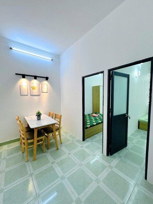 khai trương căn 2 phòng ngủ mới - giá rẻ khu sân bay - full nội thất - ở được 4 người 4 xe