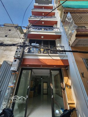 nhà mới 52m x 7 tầng thang máy -40 m ra phố ( sát cv võ thị sáu ) trước măt nhà rộng thoáng hbt-hn