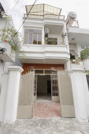 ngay hàng xanh- điện biên phủ, giáp q1, nhà hẻm xe hơi, 3 tầng, 5pn, 62m2, chỉ 9.x tỷ(tl).