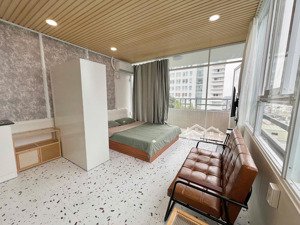 cho thuê studio tách bếp quận 1, ban công, full nội thất gần chợ bến thành