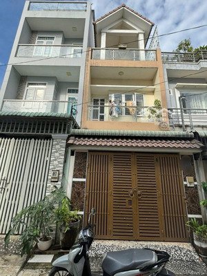 nhà 3 tầng sổ riêng hoàn công gần chợ tăng nhơn phú b giá 6,5 t