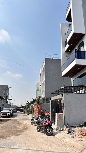 nhà kdc bình chiểu, đường 8m có vỉa hè giá 5,8 tỷ tl