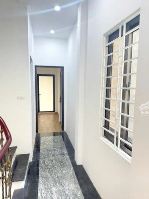 hoàng mai lô góc - ngõ nông - ô tô đỗ cổng - gần phố - ngõ thông - 43m 8.x tỷ