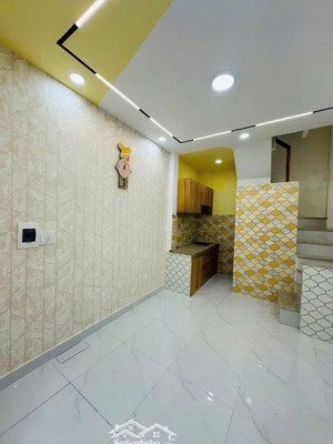 nhà mới đẹp dọn vào ở ngay q.11