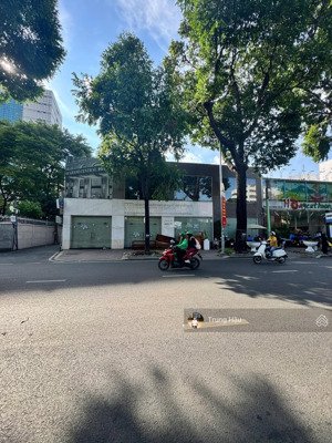 siêu vị trí 2 mt - võ thị sáu, quận 3 - dt 20x25m - cn 500m2 - xd mới 9 tầng - giá 120 tỷ