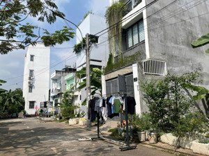 hàng hiếm-đất giá rẻ long trường-111m2-sổ riêng-xung quanh nhà cao tầng-gần chợ-4,4 tỷ thương lượng