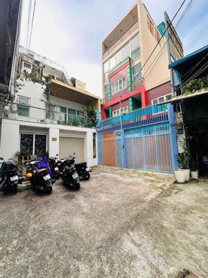 ctxd hầm 7 tầng ngay ql13. 6x22m. cn 135.232m2. cấp 4. hđt: 45tr. giá 14.5 tỷ