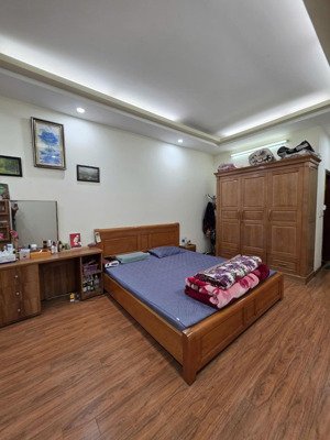 bán nhà dân phố hồ tùng mậu, dt:31m2x5t,mt:3.6m, ngõ r2.5m, gần oto, giá 6.75 tỷ.