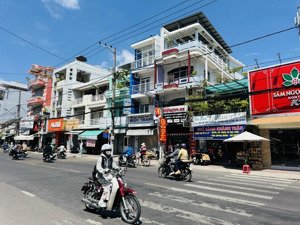 cho thuê căn nhà 2 mặt tiền đường 2/4 - vạn thạnh ngay trung tâm, gần cầu hà ra chỉ 40tr/tháng