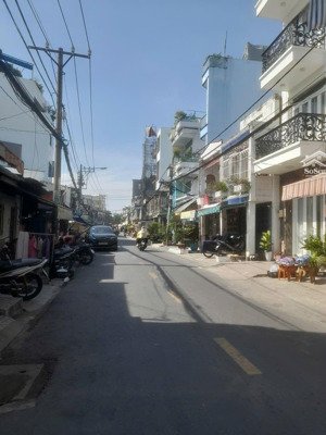 ttq 8 mặt tiền trước nha 12m , sát chợ xóm củi, gần cầu chà và qua nhanh q1,q5,q6,q10,q3