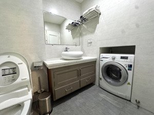 cho thuê căn hộ dv ngay tại trần thái tông - cầu giấy ( 1 ngủ 1 khách - ô tô đỗ cửa )