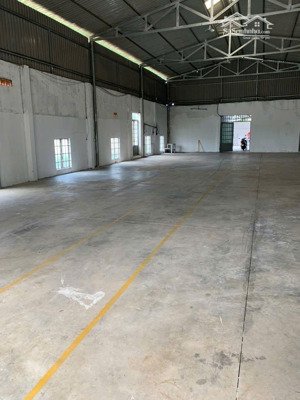 cho thuê kho xưởng 700m2 giá 35tr ở phường an thạnh tp thuận an bình dương lh : 