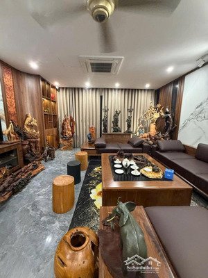 8 tầng thang máy gần phố giang văn minh ba bước ra lăng bác nhà đẹp , 85m , mt 5,5m . giá 27 tỷ