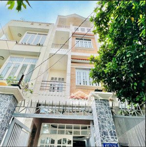 bán nhà 3 lầu ngang 4m dài 19m hxh nguyễn văn khối p11 gò vấp gần công viên làng hoa.